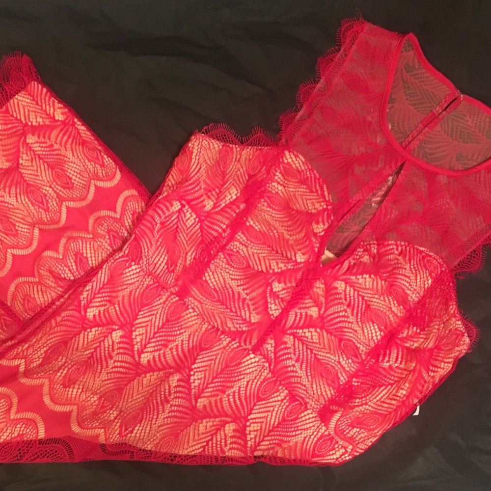 Red Lace Bebe Dress ❤️